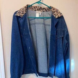 So cute! Denim jacket with leopard print trim!